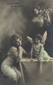 Kvinde med en lille pige klædt ud som en fe af French Photographer